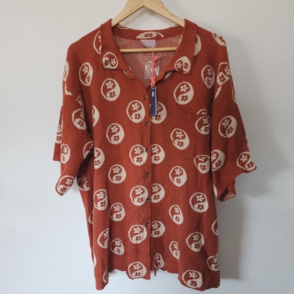 NWT CIAO CIAO VACATION Orange Shirt Medium Slinky Yin Yang - Picture 1 of 7